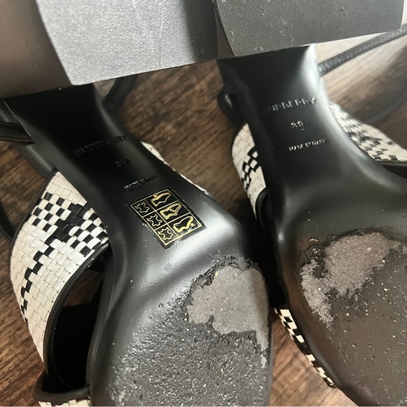 BURBERRY Checked basketweave leather sandals - Picture 11 of 14